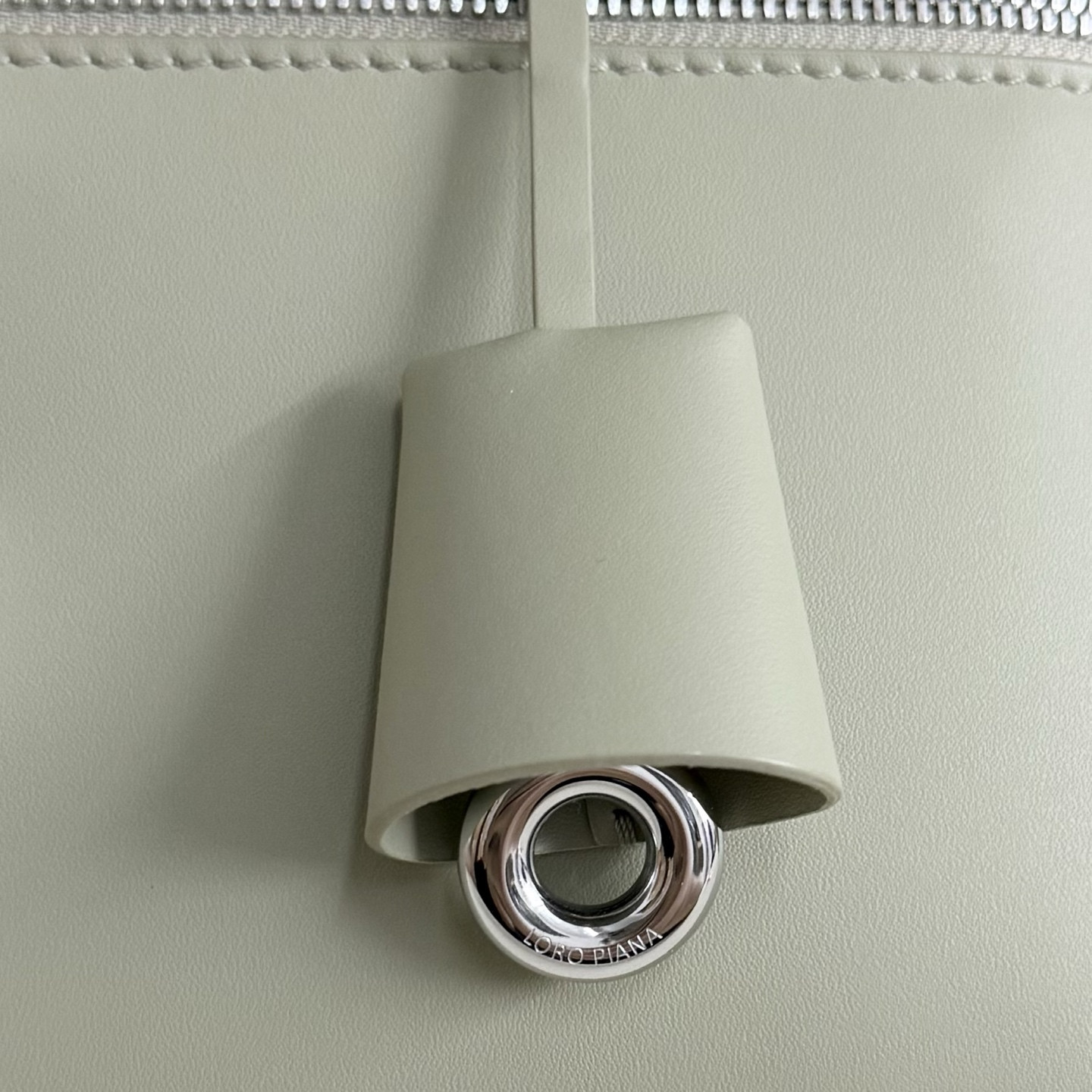 Loro Piana Extra Pocket L27 Calfskin 16x27x10cm