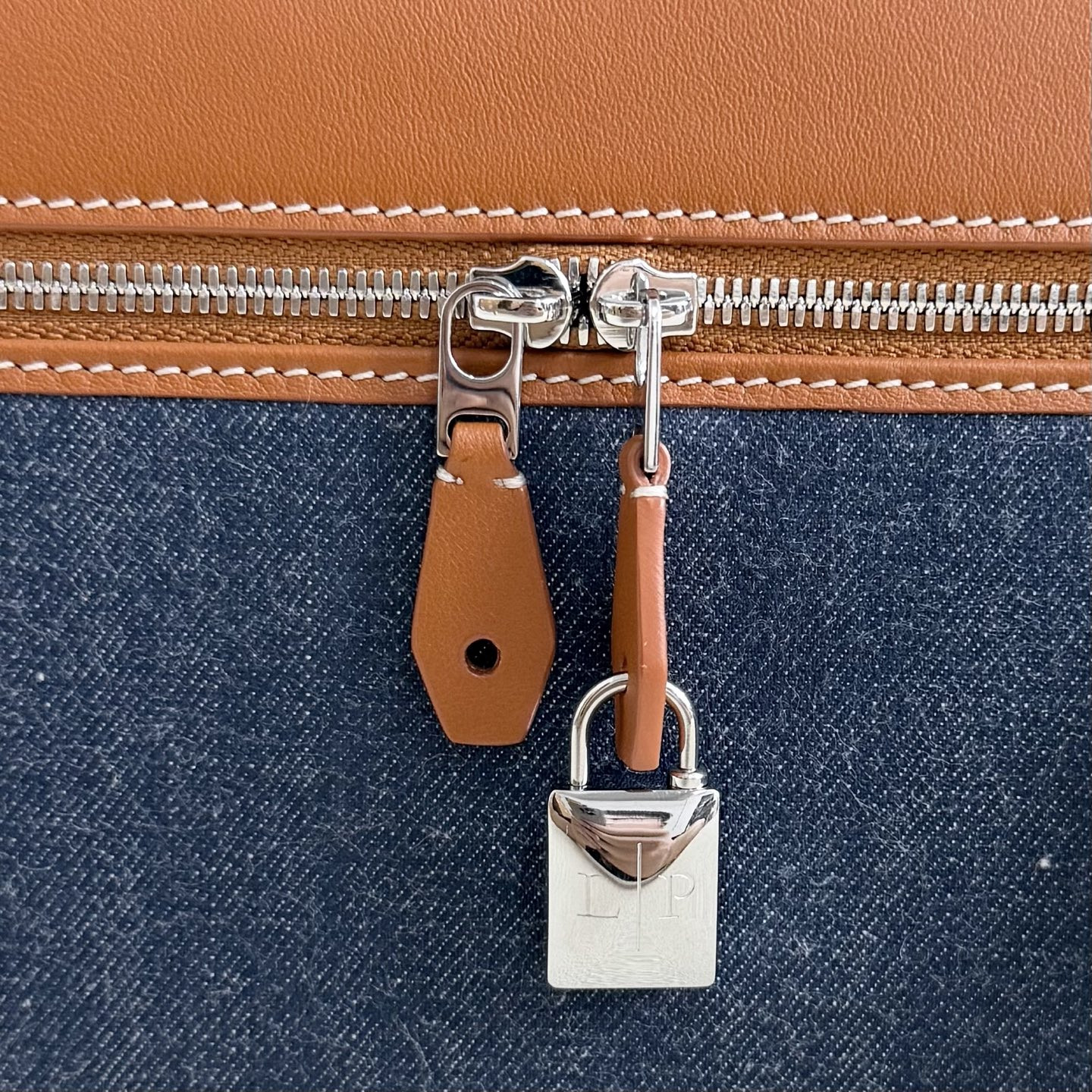 Loro Piana Extra Pocket L27 16x27x10cm