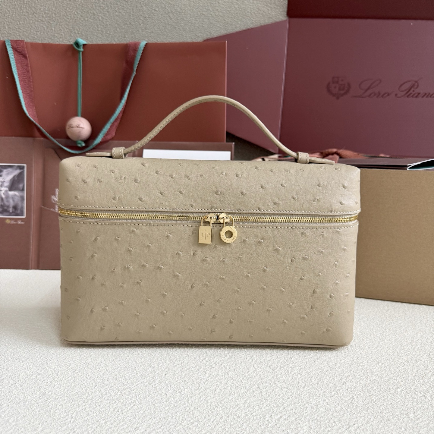 Loro Piana Extra Pocket L27 Ostrich-grained Leather 16x27x10cm