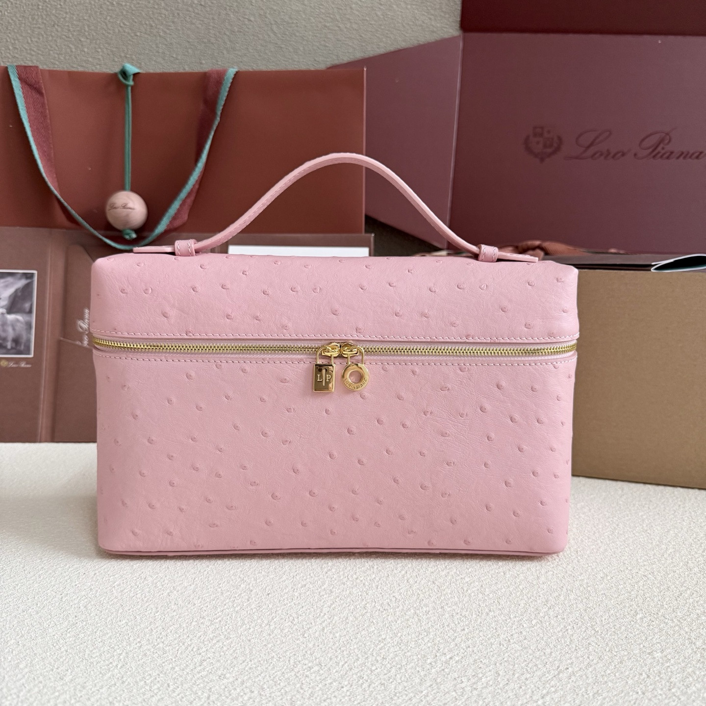 Loro Piana Extra Pocket L27 Ostrich-grained Leather 16x27x10cm