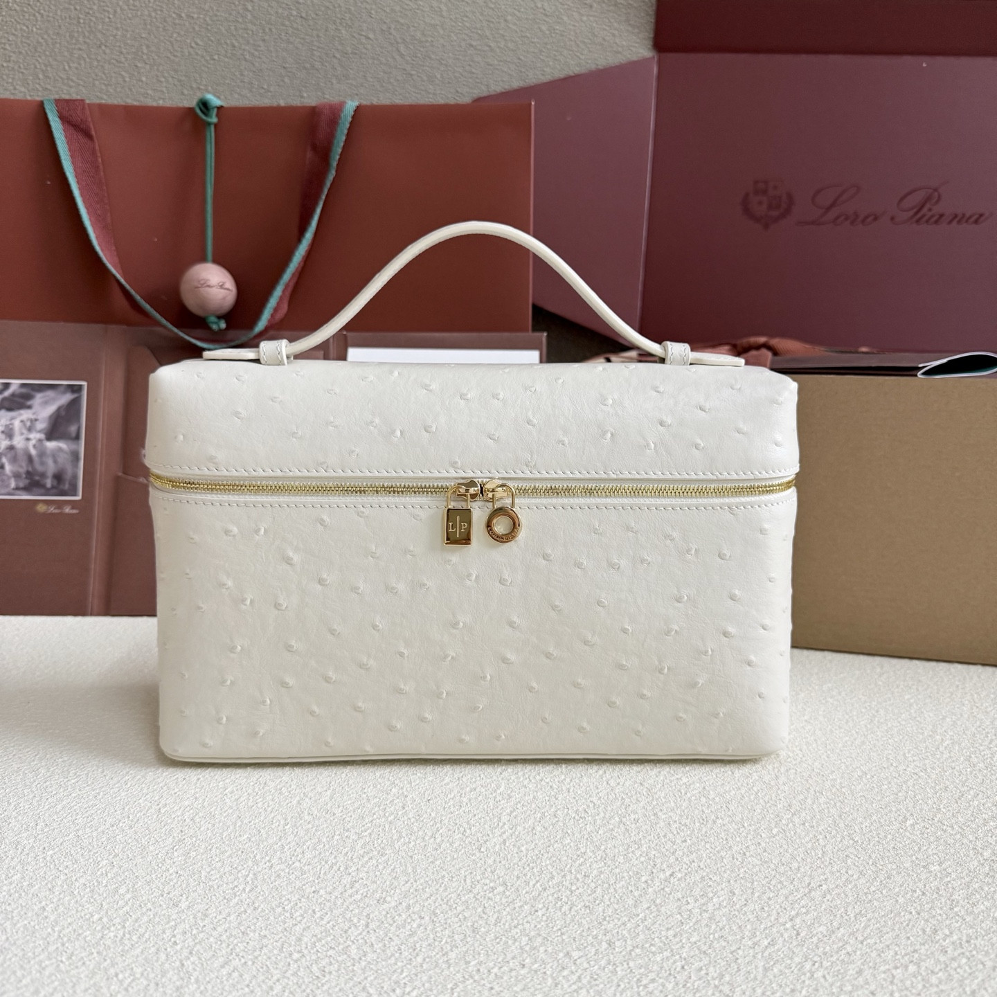 Loro Piana Extra Pocket L27 Ostrich-grained Leather 16x27x10cm