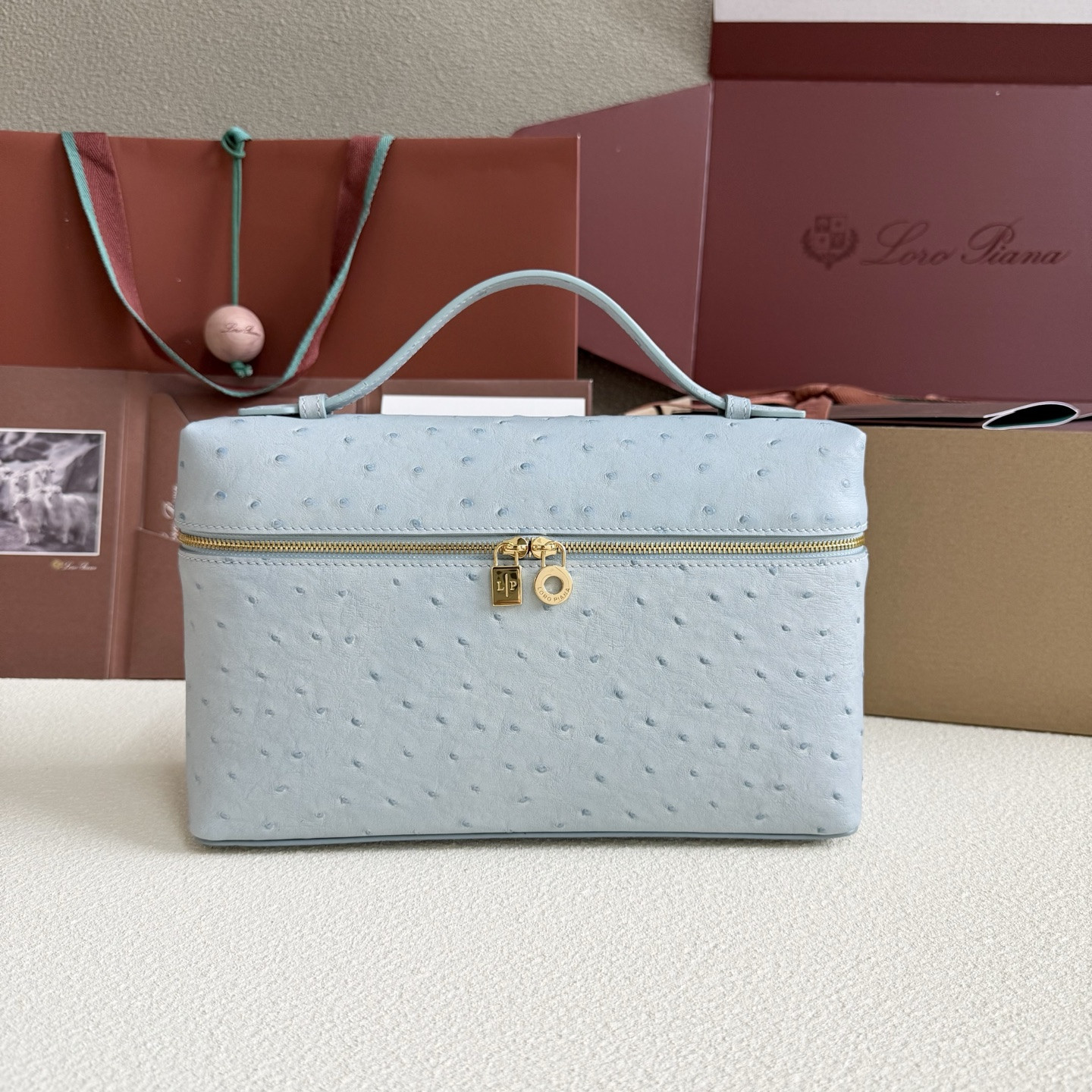 Loro Piana Extra Pocket L27 Ostrich-grained Leather 16x27x10cm