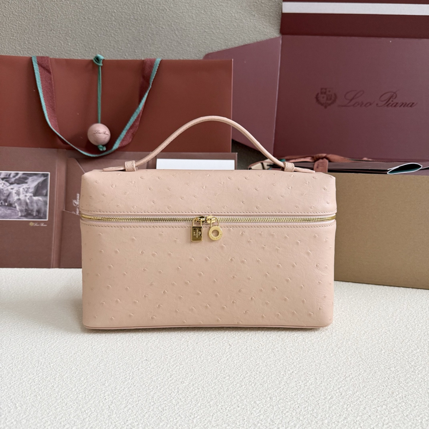 Loro Piana Extra Pocket L27 Ostrich-grained Leather 16x27x10cm