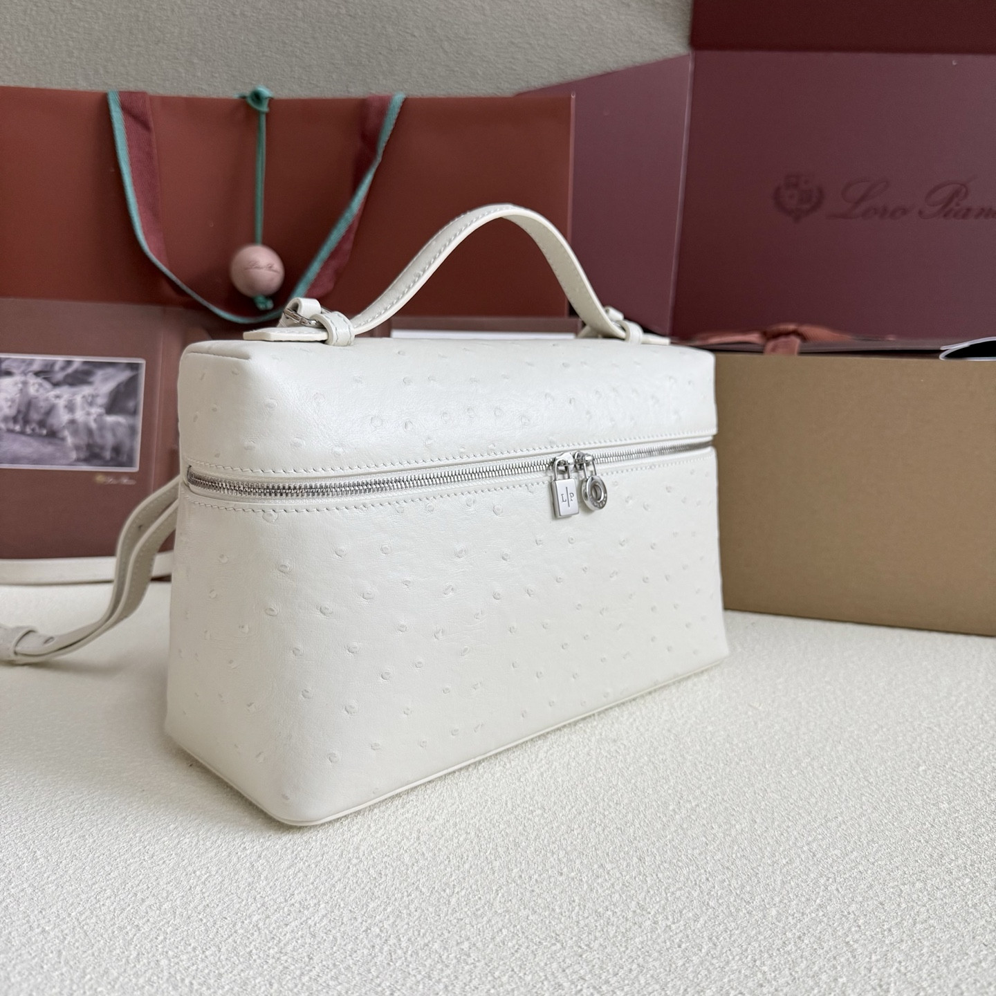 Loro Piana Extra Pocket L27 Ostrich-grained Leather 16x27x10cm