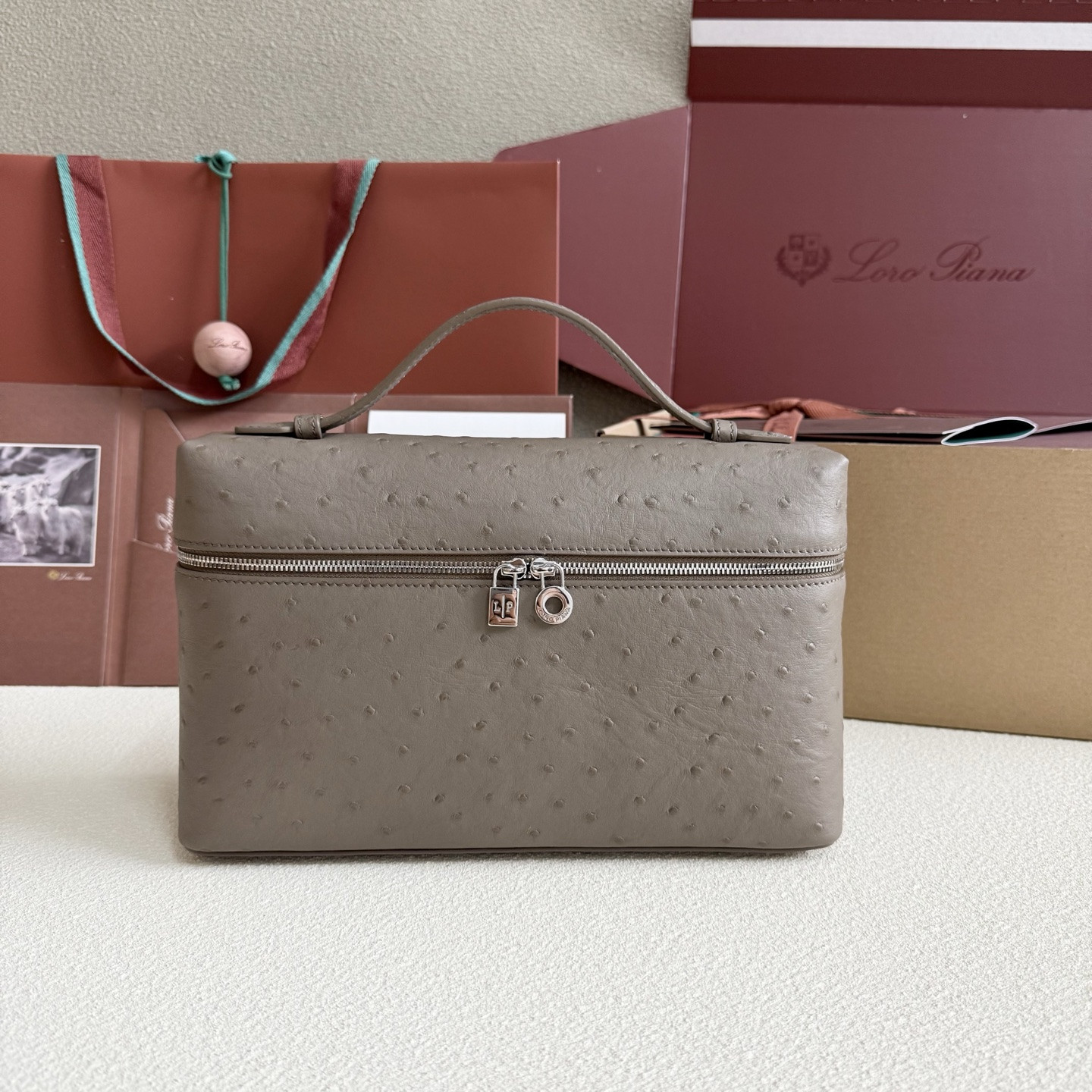 Loro Piana Extra Pocket L27 Ostrich-grained Leather 16x27x10cm