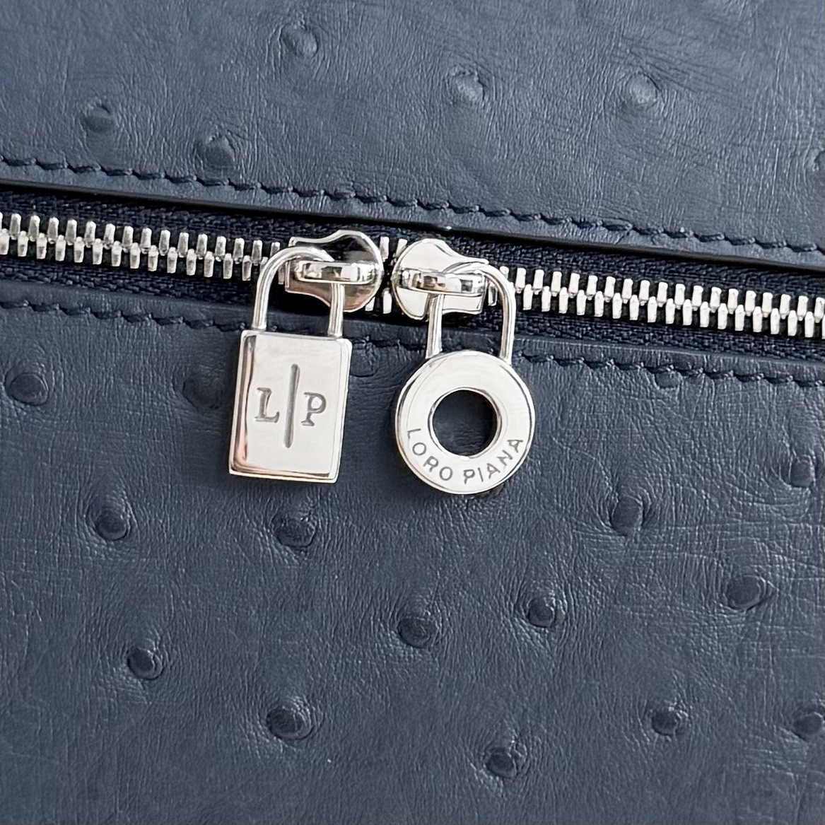 Loro Piana Extra Pocket L27 Ostrich-grained Leather 16x27x10cm