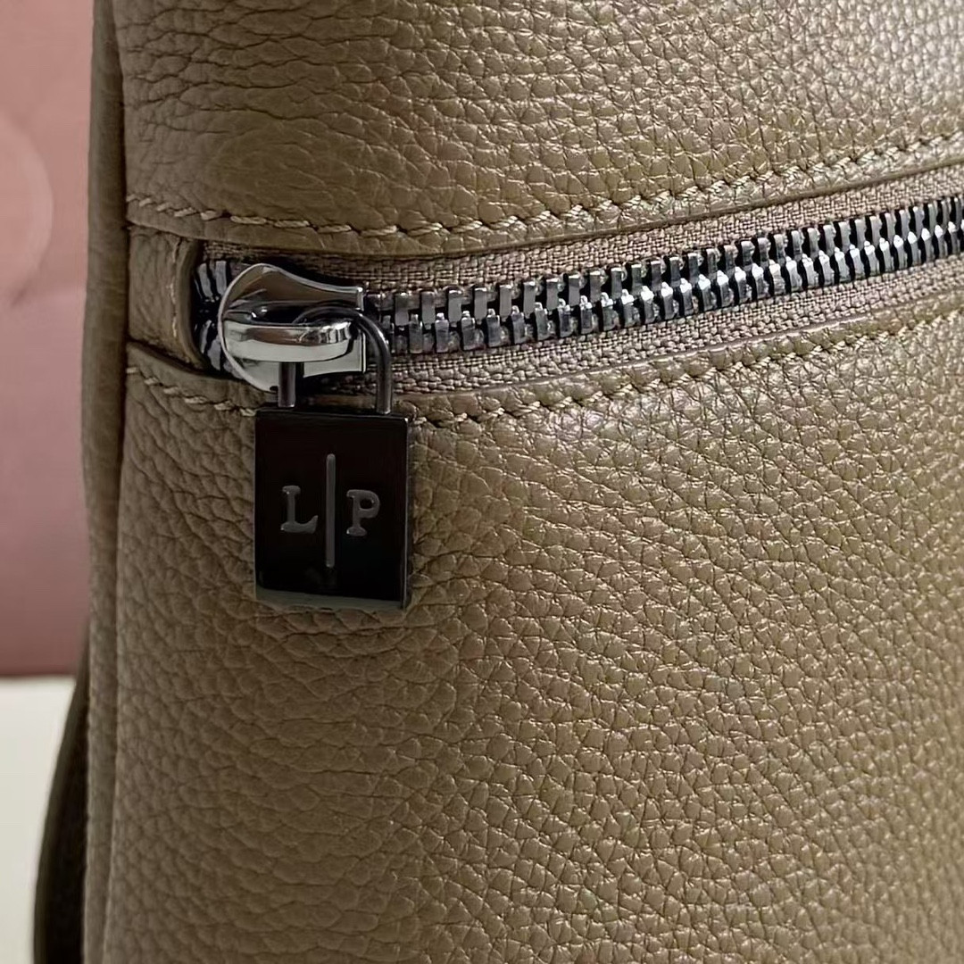 Loro Piana Extra pouch L29 29x18x5cm